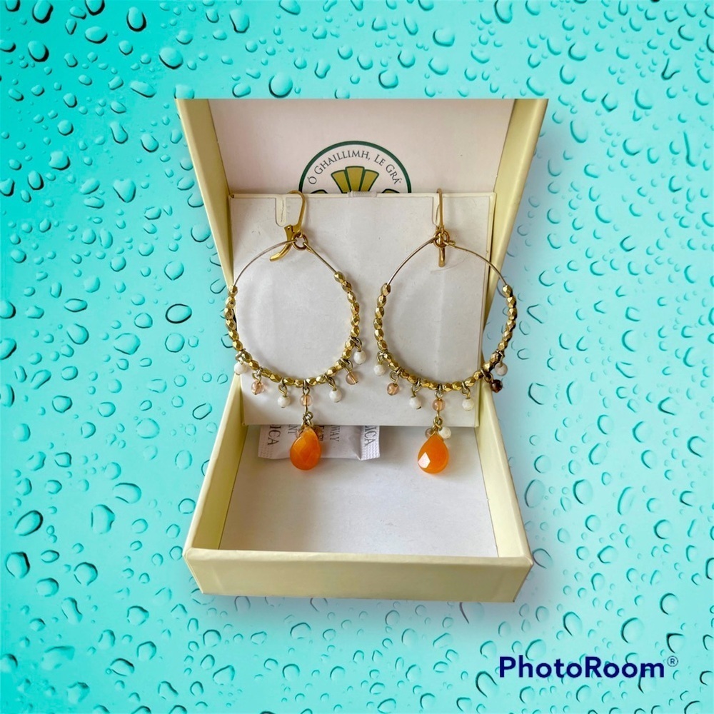 Gold and beaded dangling‎ earrings! So pretty.
